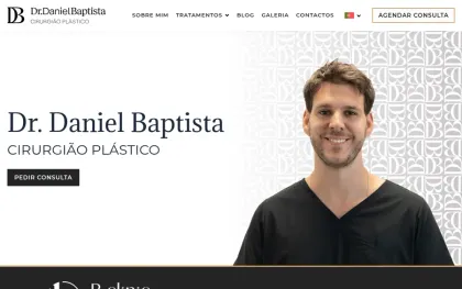 Website Dr. Daniel Baptista, no computador